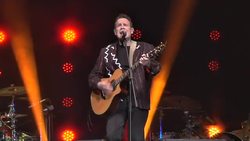 Johnny Clegg performs Zulu war dance at 'Final Journey' concert Instructional Video