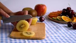 slicing kiwi Stock Footage