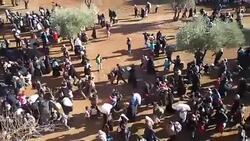CLEAN : Syria thousands fleeing to Turkey on Friday News Clip
