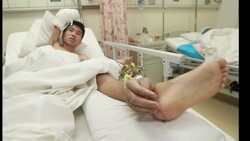 CLEAN : Chinese man's hand spends a week News Clip