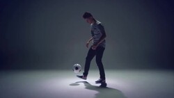 young male soccer freestyler is doing kick-ups. Stock Footage