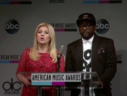 SPEECH - Kelly Clarkson announces the favorite pop/rock album nominees at the 2013 American Music Awards Nominations Press Conference Stock Footage
