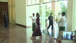 CLEAN : Suu Kyi meets Myanmar leaders for power shift talks News Clip