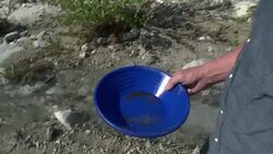 VOICED : Sequia atrae buscadores de oro en EEUU News Clip