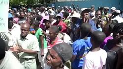 VOICED : Haiti protesta por epidemia de colera en visita de ONU News Clip