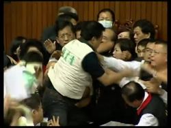 Lawmakers scuffle over China trade bill Instructional Video