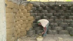 VOICED : Llantas para construir casas News Clip