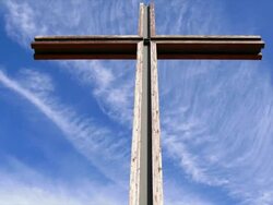 HD Cross against blue sky (tilt up & time lapse) Stock Footage