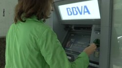 Independentistas catalanes retiran efectivo como protesta Instructional Video