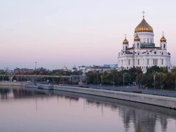 Moscow, Moskva river and the Cathedral of Christ the Saviour Stock Footage
