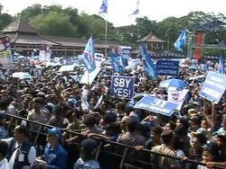 CLEAN: Blasts strike two luxury hotels in Jakarta News Clip