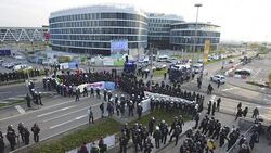 CLEAN : Clashes outside German right wing AfD party congress News Clip