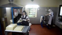 VOICED : Monjas paraguayas preparan medio millon de hostias News Clip