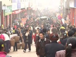 VOICED: Chinese premier vows to narrow rich-poor divide News Clip