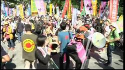 Thousands march as Japan shuts off nuclear power Instructional Video