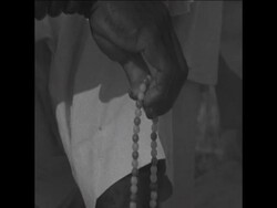 CAN710 CROWD PRAYING ON FIELD NEAR LAGOS WHERE BODY OF KILLED PRIME MINISTER BALEWA IS FOUND News Clip