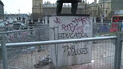 CLEAN: British police under fire after protesters attack royals News Clip