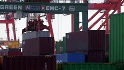 CLEAN : STOCKSHOTS Japanese exports drop, as yen strengthens News Clip