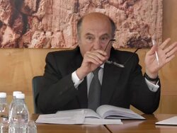 HD: Senior Manager In Discussion Stock Footage