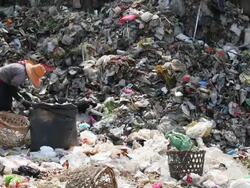 mountain of garbage Stock Footage