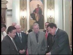 Chavez meets former presidents before recall vote, Jimmy Carter s'bite News Clip