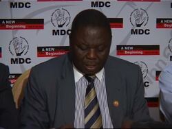 Opp ldr says Mugabe preparing 'war against the people'; crt ext News Clip