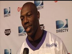 Athletes and celebrities had different strategies as they prepared to play in the sixth annual DirectTV Celebrity Beach Bowl.  The event teams up stars with former and current professional athletes for a flag football game on the sand. News Clip