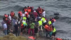 VOICED : Mas de medio millon cruzaron el Mediterraneo en 2015 News Clip