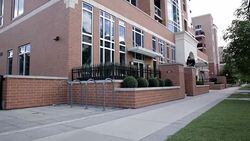 Young man running doing parkour on ledges outside buildings Stock Footage