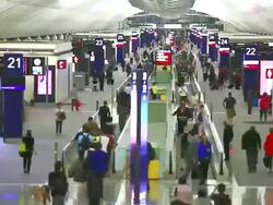 HD:Crowd traveller at the Airport. Stock Footage