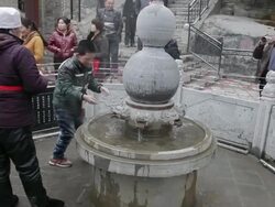 MS People washing hand and eyes in dragon fountain pray for health at temple fair during chinese spring festival / tongchuan, shaanxi, china Stock Footage