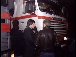 FRANCE: BOULOGNE: FARMERS BLOCK PATH OF BRITISH TRUCKS News Clip