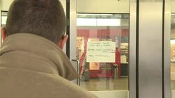 CLEAN : Paris commuters stranded after driver threatened News Clip