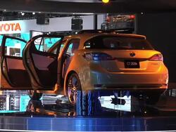 2011 Lexus CT 200h montage Stock Footage