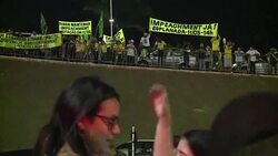 VOICED : Manifestantes reaccionan tras continuacion de impeachment News Clip