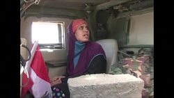 VOICED : Cientos de iraquies escapan de ciudades controladas por EI News Clip