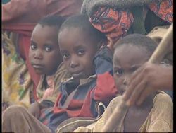 ZAIRE: RWANDAN HUTU REFUGEES POUR INTO THE UBUNDU CAMP News Clip