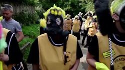 VOICED : Vivienne Westwood protesta con un tanque contra el fracking News Clip