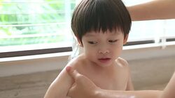 HD:Sweet child taking a bath. Stock Footage