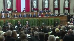 CLEAN : Austrian president sworn in News Clip