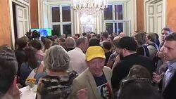 CLEAN : FILE: Alexander van der Bellen secures presidential win News Clip