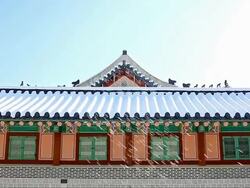 MS ZI Snow covered roof tile and decorations at gyeongbokgung royal palace / Seoul, South Korea Stock Footage