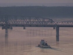 WS Boat moving in Hannibal Mississippi river at sunset / Hannibal, Missouri, United States Stock Footage
