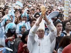 Argentine Soccer Fans In Buenos Aires Prepare For Country's World Cup Final Against Germany Stock Footage