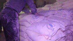 CLEAN : Syria: aid convoy enters rebel hold Douma News Clip