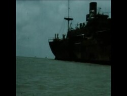 SYND 26/04/72 SOVIET TECHNICIANS SALVAGE SHIPS Instructional Video