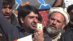 CLEAN : Hundreds rally in Pakistani News Clip