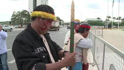 CLEAN : Indigenous Brazilians demonstrate before Planalto to demand land News Clip