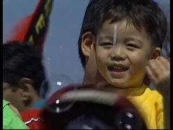 USA: WASHINGTON: 32ND ANNUAL SMITHSONIAN KITE FESTIVAL News Clip