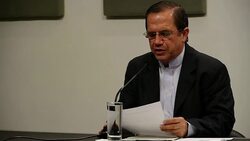 VOICED: Tension diplomatica por Assange News Clip